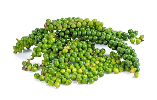 Whole fresh green pepper berries